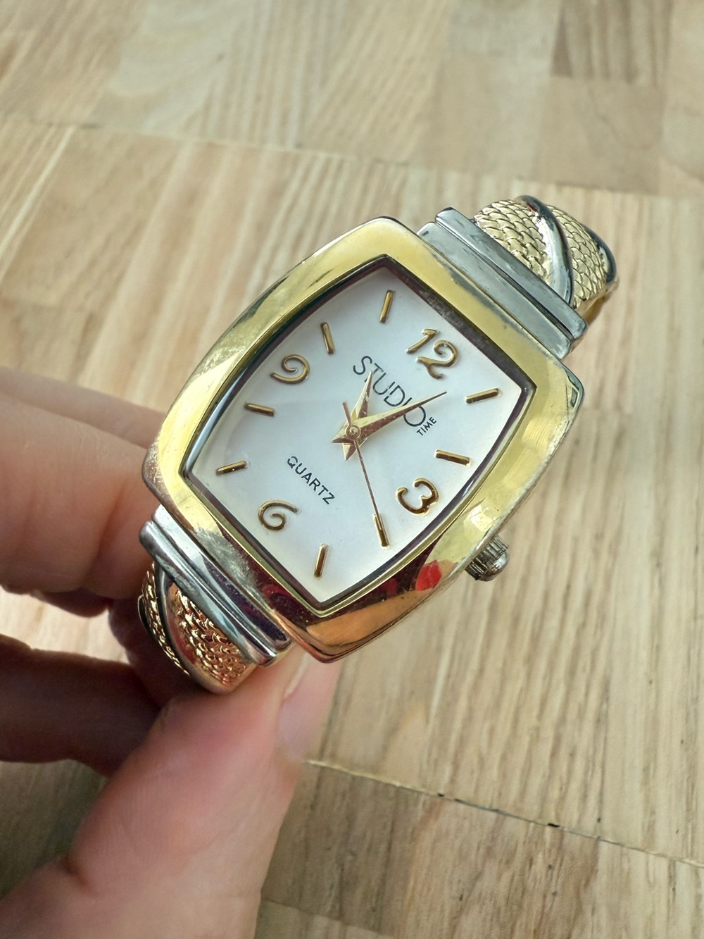 Studio time ladies gold tone hinged cuff watch NEW BATTERY